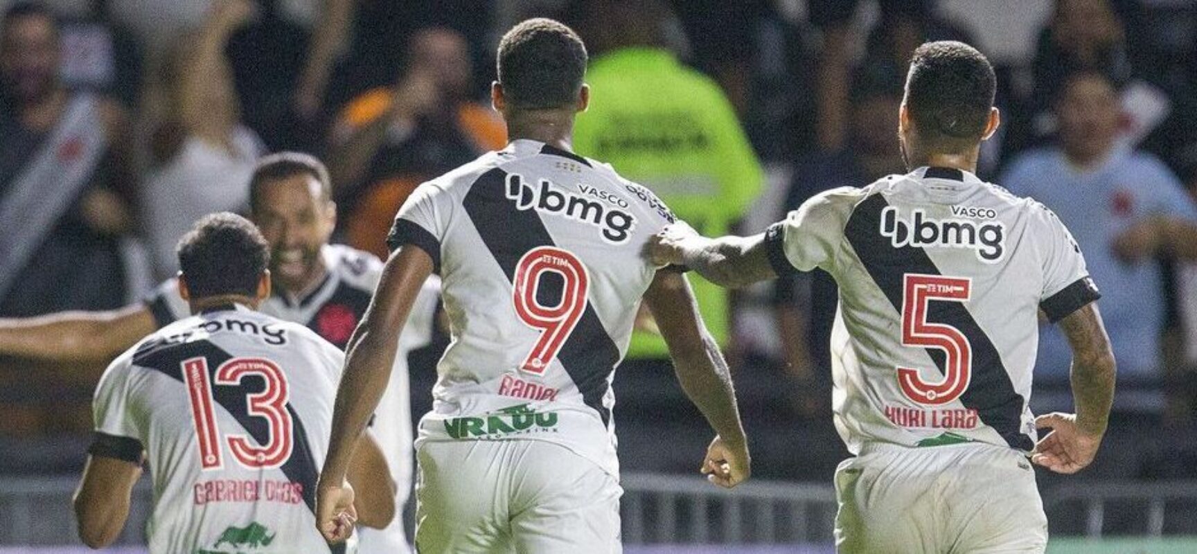 Vasco supera a Ponte Preta em sua primeira vitória na Série B