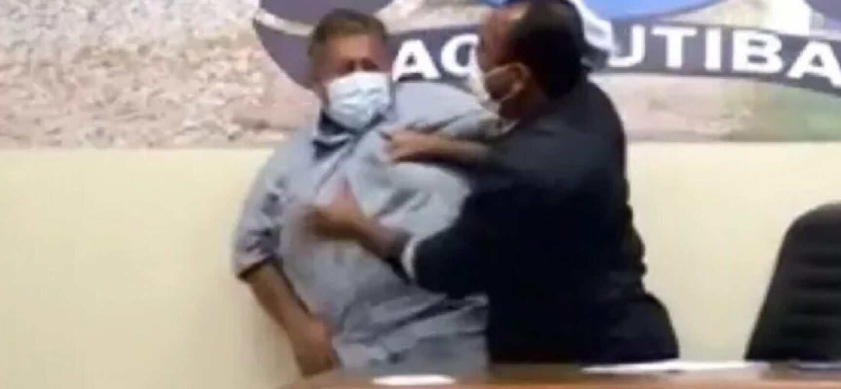Vereador agride presidente da Câmara durante sessão no interior da Bahia