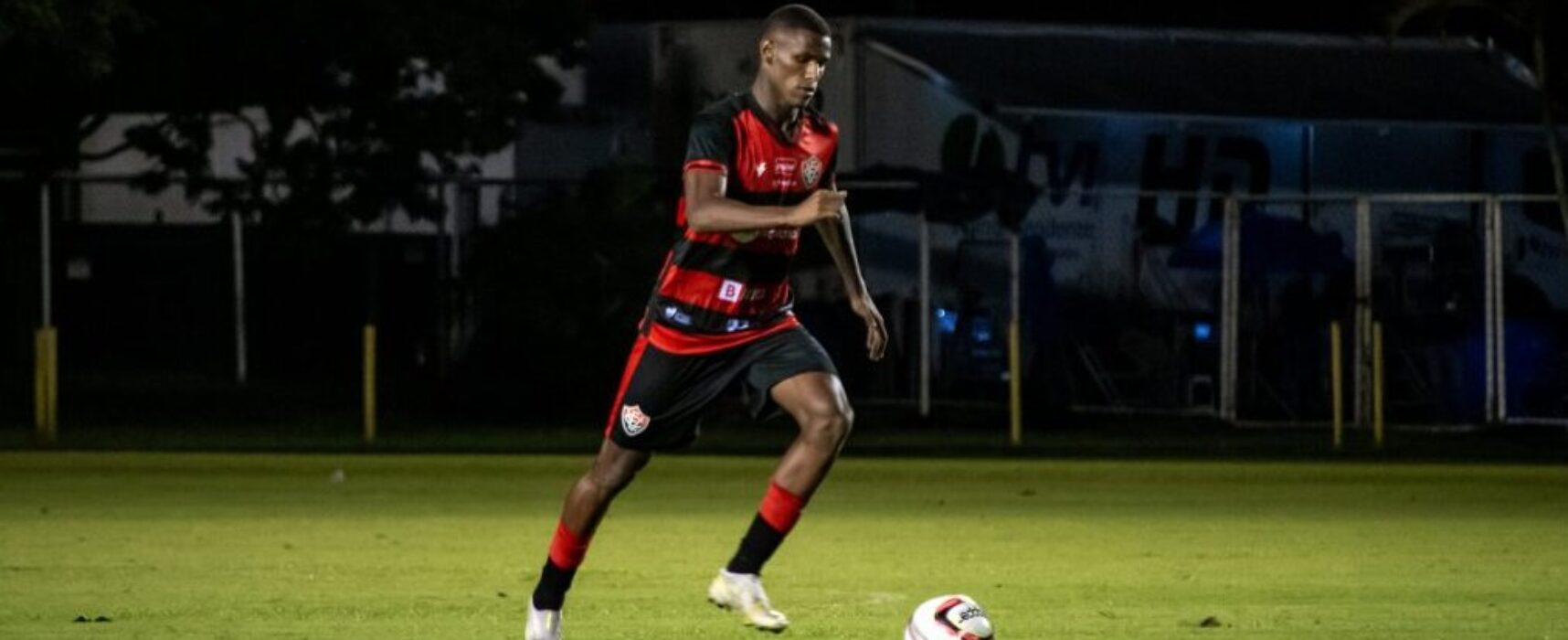 Vitória vence o Manaus e deixa a zona de rebaixamento da Série C