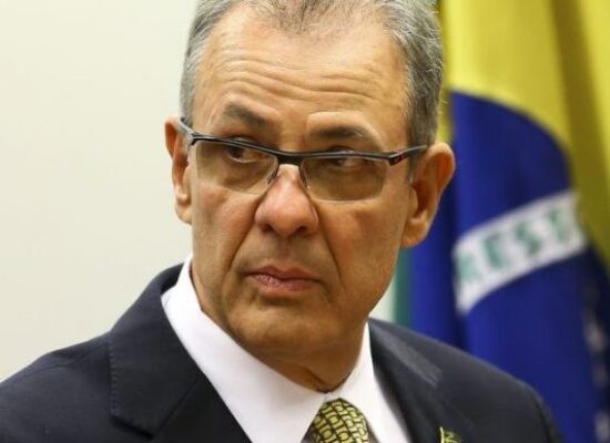 Após reajuste no diesel, Bolsonaro exonera Bento Albuquerque do Ministério de Minas e Energia