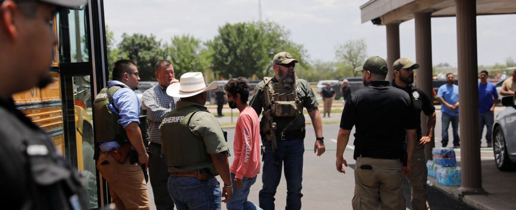 Atirador mata 14 estudantes e um professor em escola primária no Texas