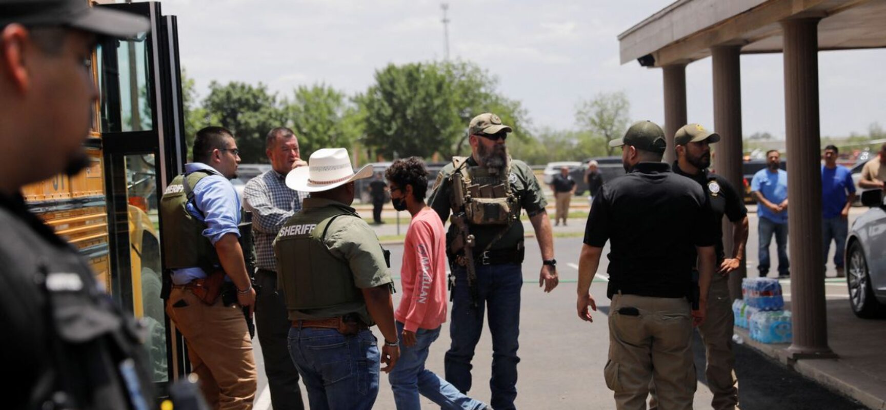 Atirador mata 14 estudantes e um professor em escola primária no Texas