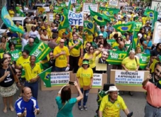Bolsonaristas faturam até R$ 1 milhão com vídeos desacreditando processo eleitoral