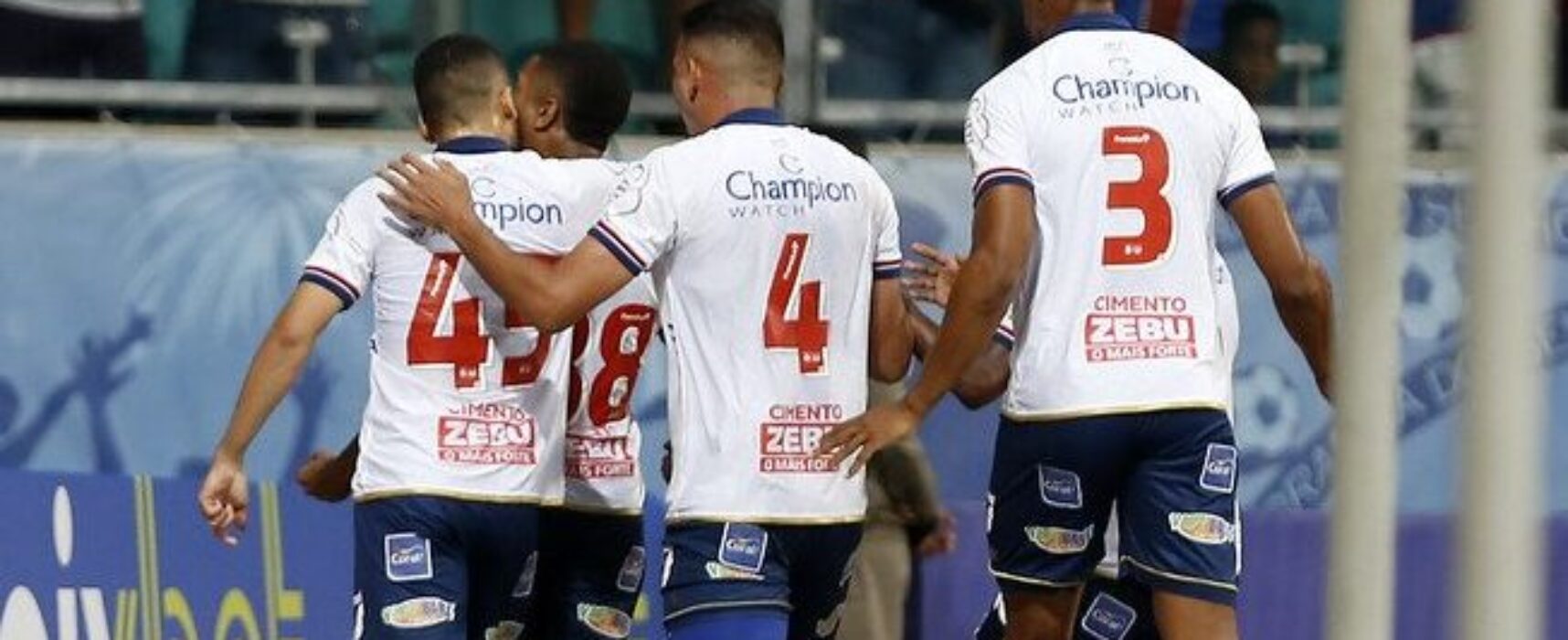 Com dois de Davó, Bahia vence Ponte Preta e recupera liderança da Série B