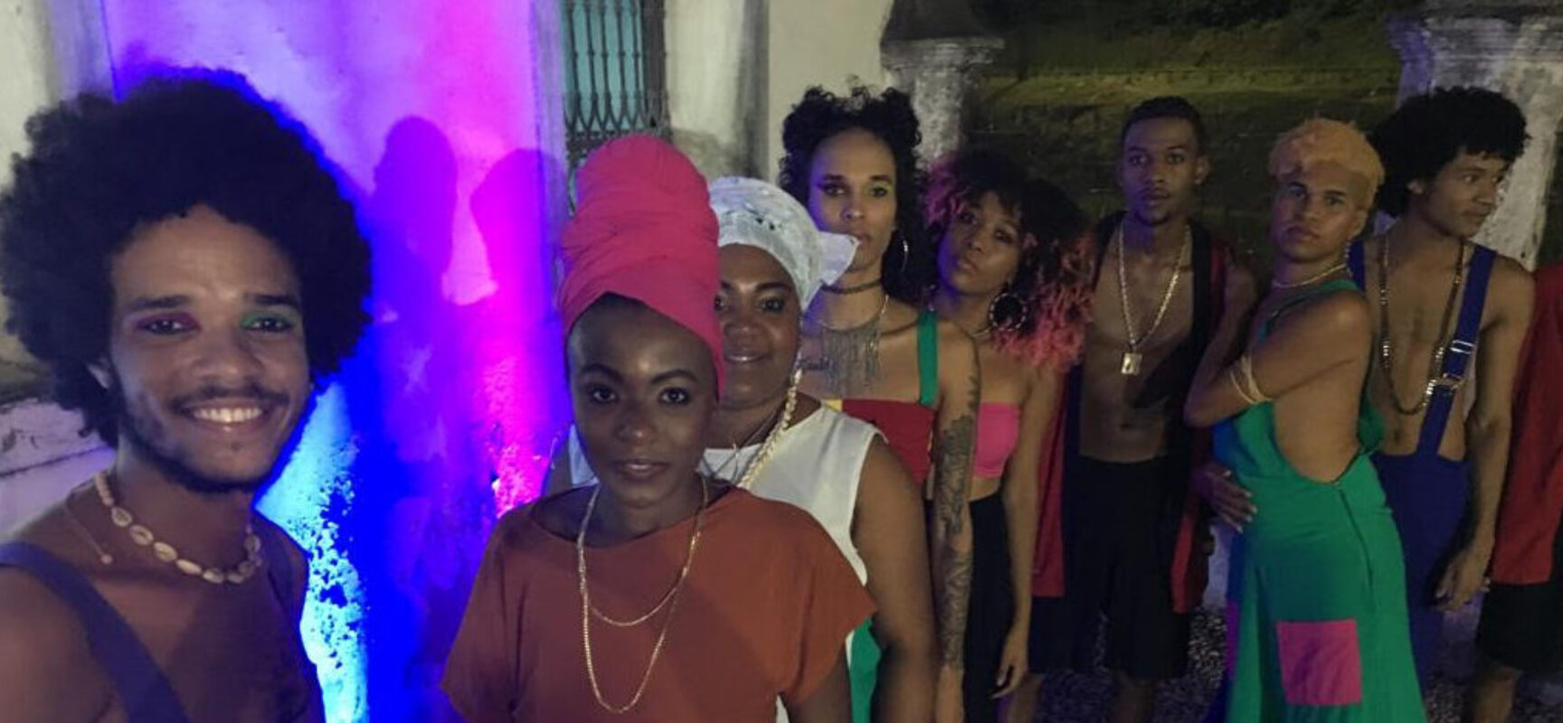 Desfile de moda afro encanta moradores de Santo Amaro