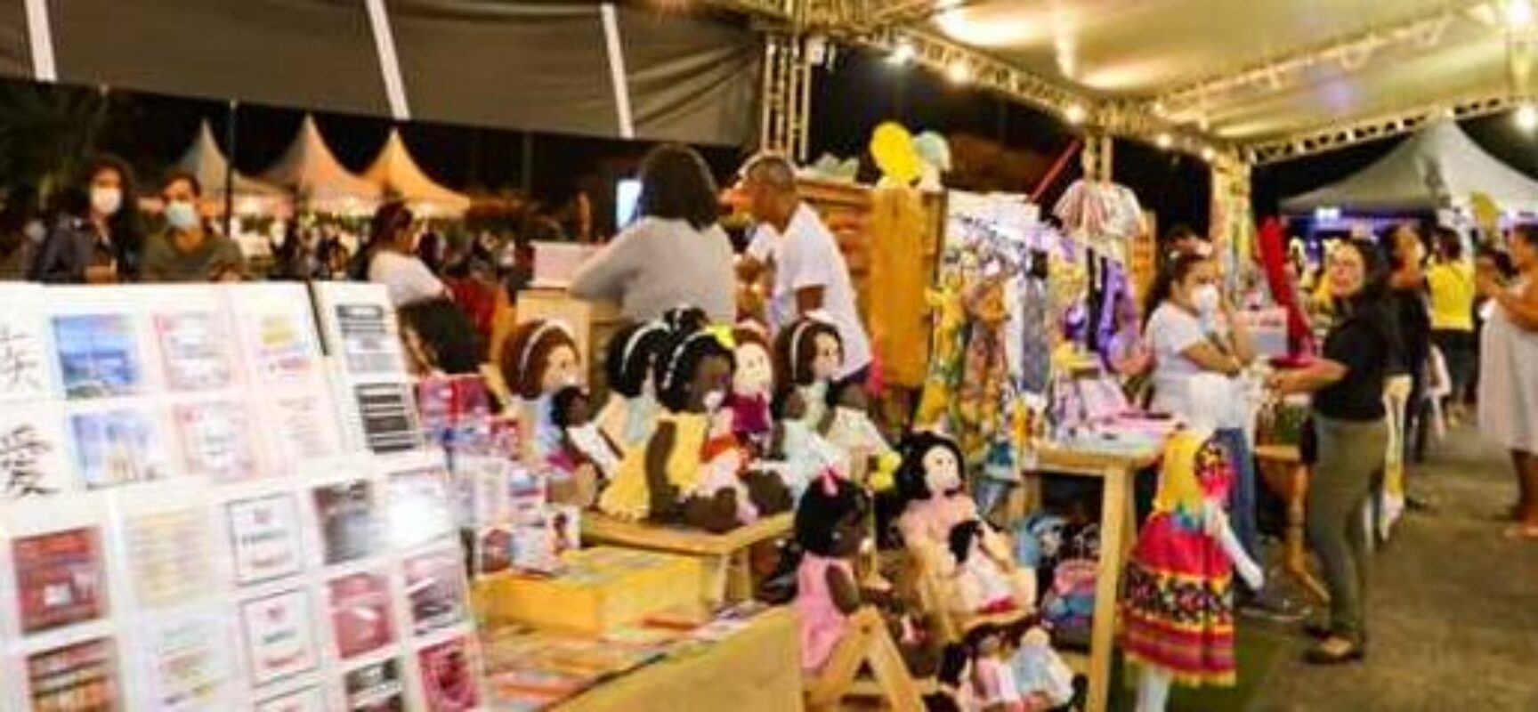 Feira da Economia Criativa reúne cerca de 100 expositores no Centro de Convenções de Ilhéus