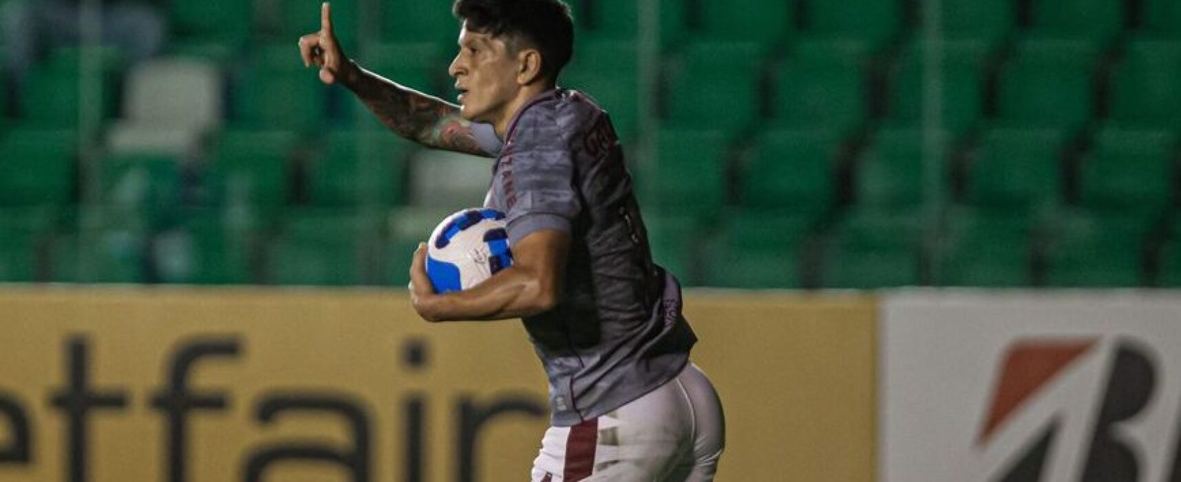 Fluminense vence por 10 a 1, mas cai na Sul-Americana