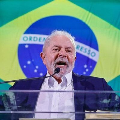 Grandeza de Dilma não cabe em um ministério, diz Lula no lançamento de sua chapa