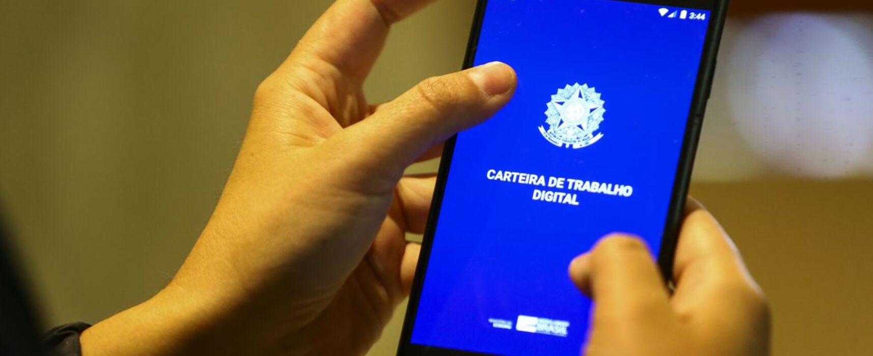 IBGE: desemprego cai e fica em 10,5% no trimestre encerrado em abril