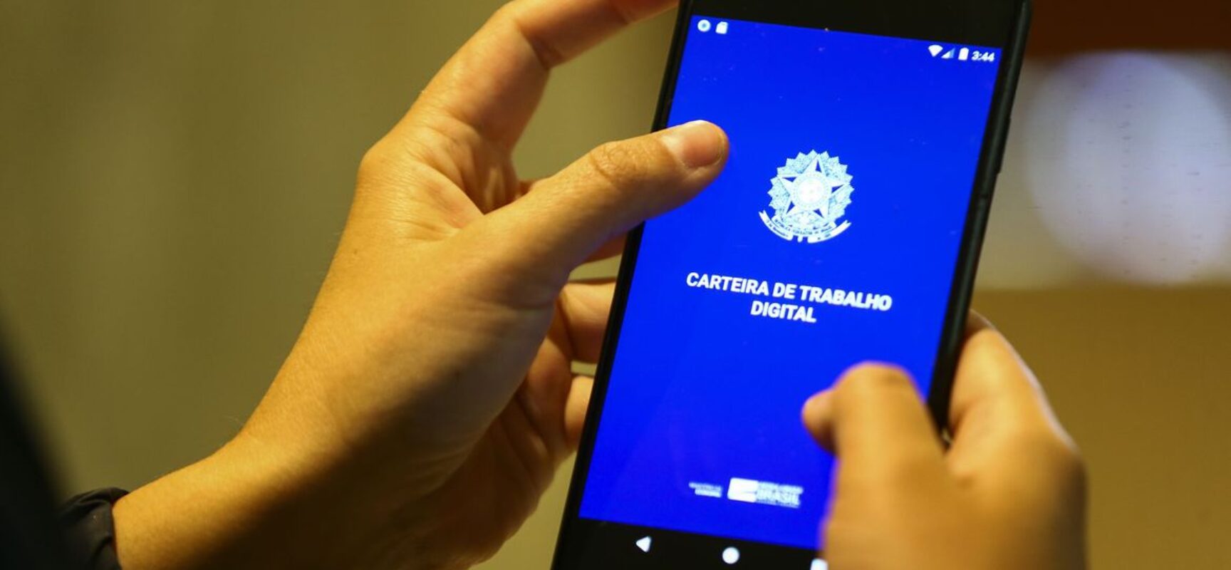 IBGE: desemprego cai e fica em 10,5% no trimestre encerrado em abril