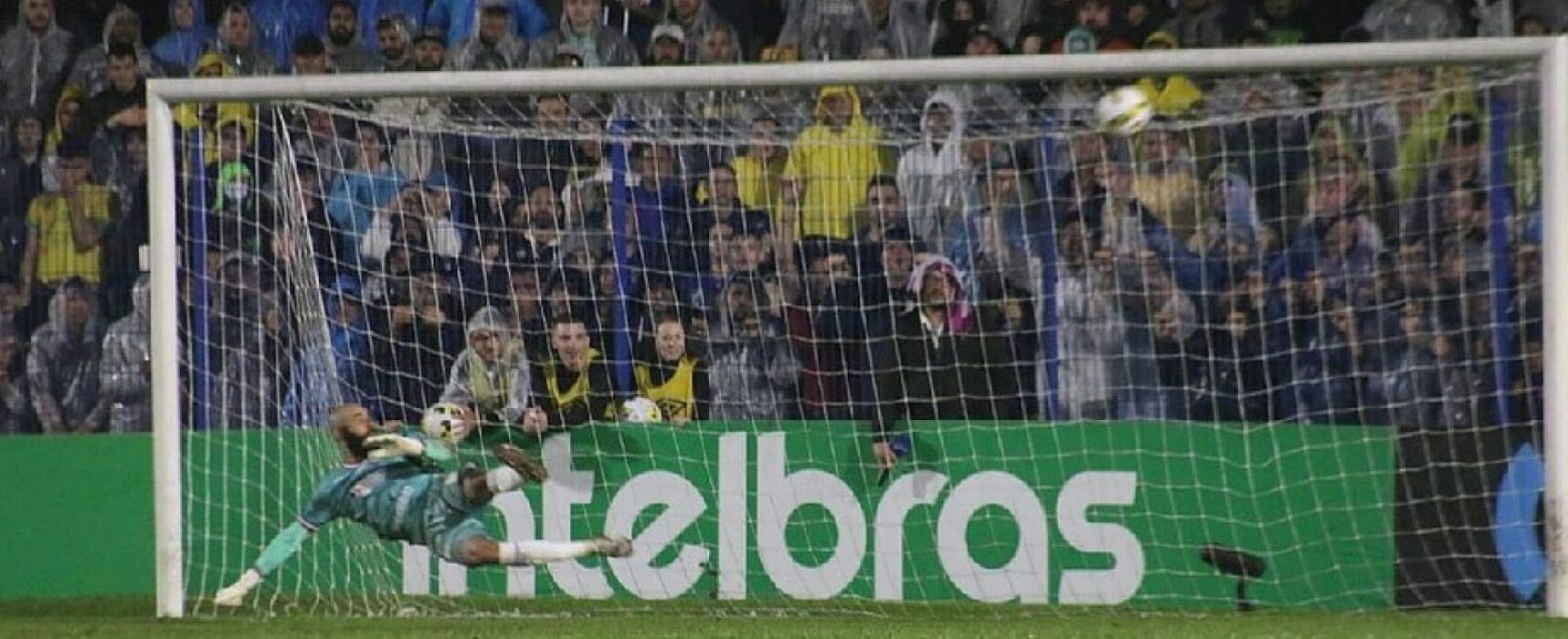 Nos pênaltis, Bahia elimina Azuriz e avança de fase na Copa do Brasil
