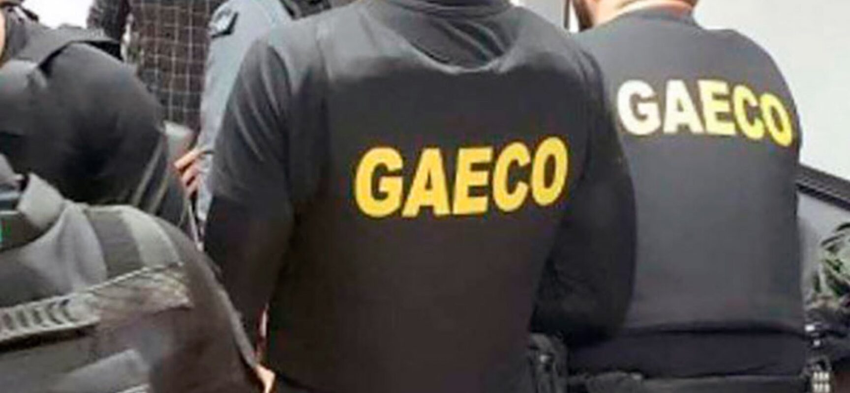 Operação contra fraudes imobiliárias cumpre buscas em Camaçari, na Bahia