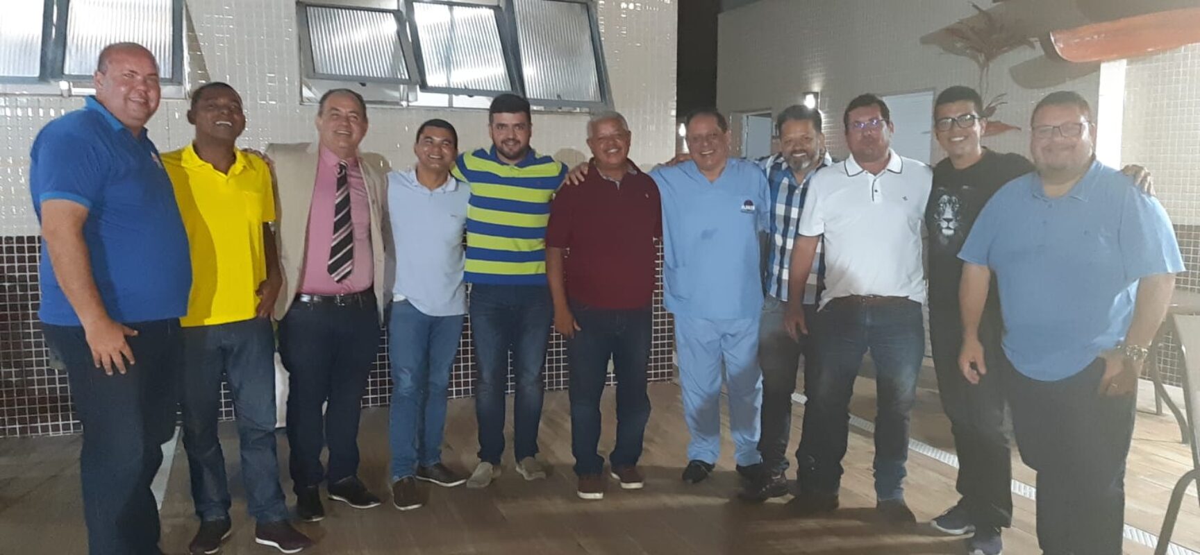 PRÉ-CANDIDATOS QUE APOIAM ACM NETO FAZEM REUNIÃO SUPRAPARTIDÁRIA EM ILHÉUS