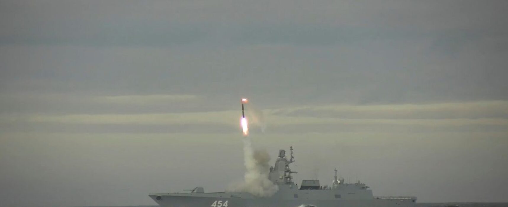 Rússia exibe míssil de cruzeiro hipersônico Zircon em teste no mar