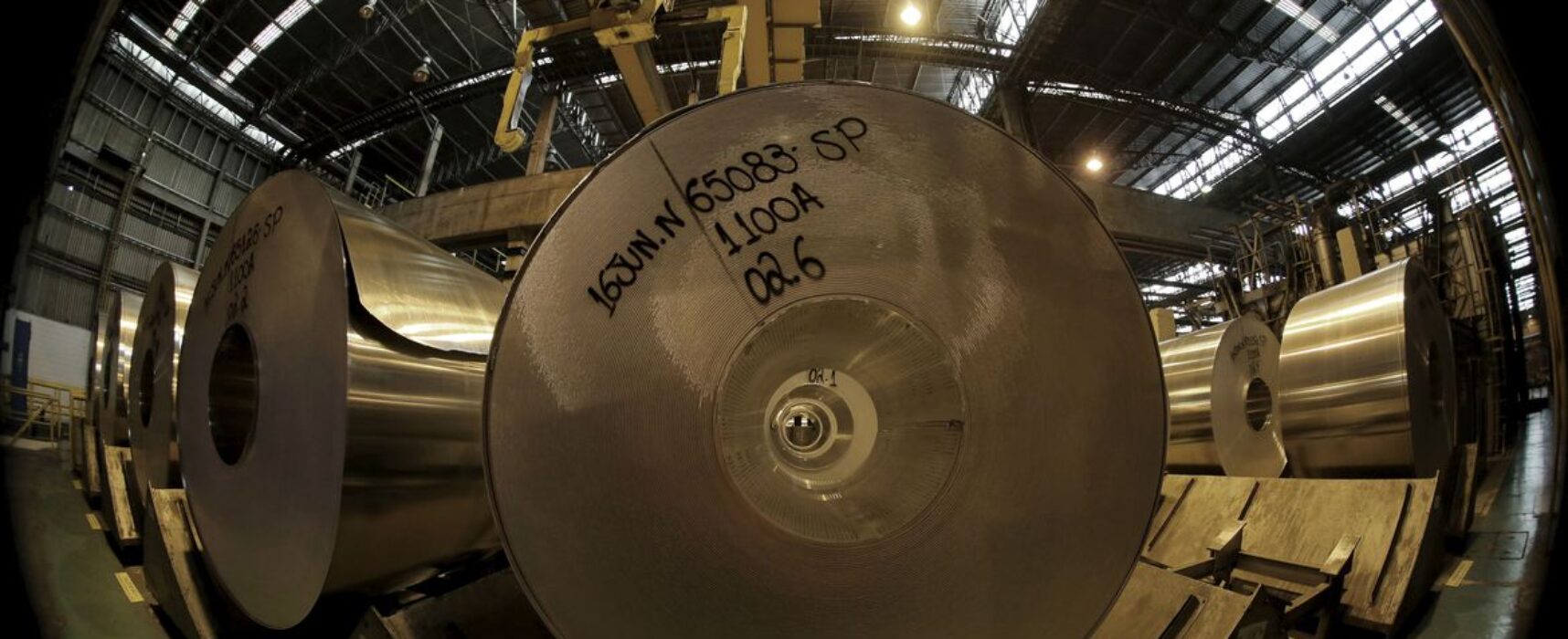 Atividade e nível de emprego da indústria caem em abril, mostra CNI