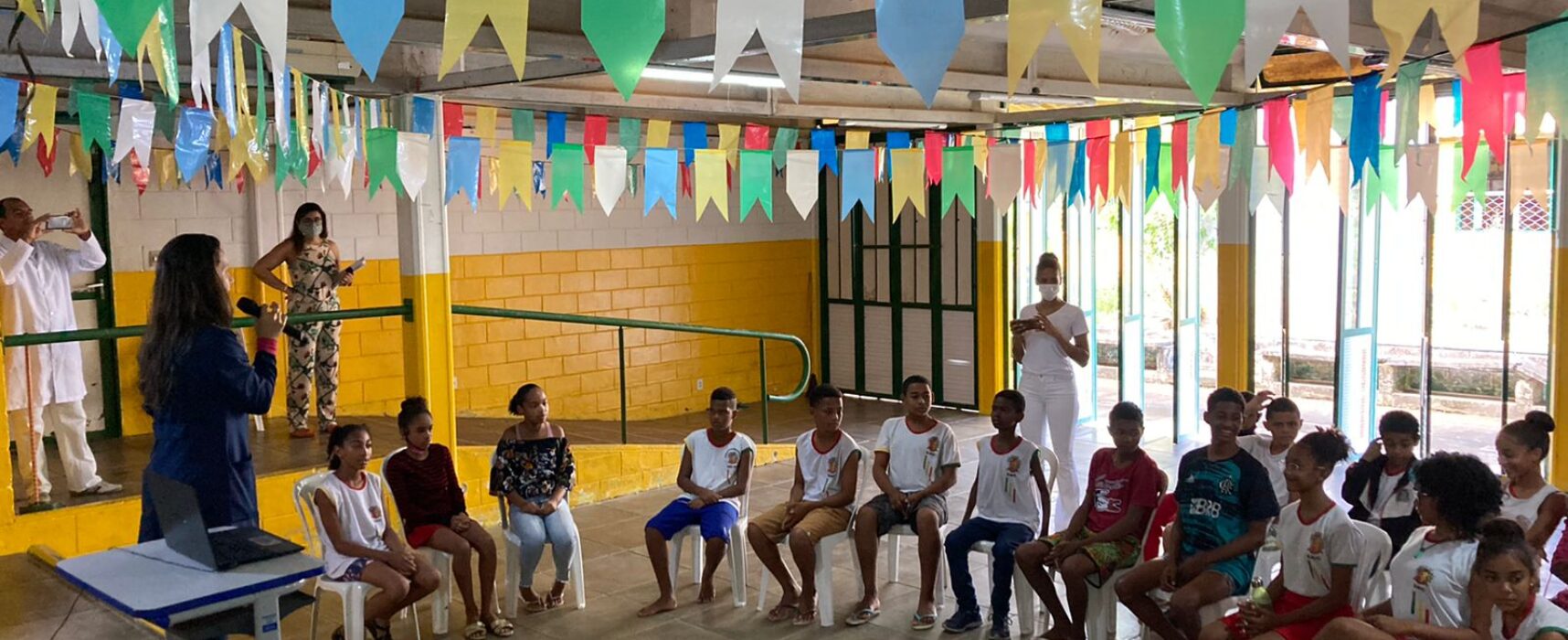 Curso de Fisioterapia leva educação sobre posturas a escolares