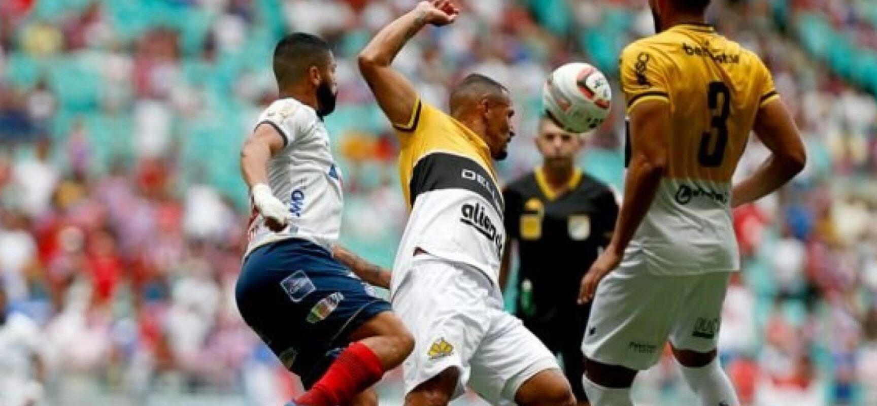 De virada, Bahia vence Criciúma na Fonte Nova