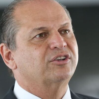 PGR pede arquivamento de investigação contra líder do governo por suspeita com vacina