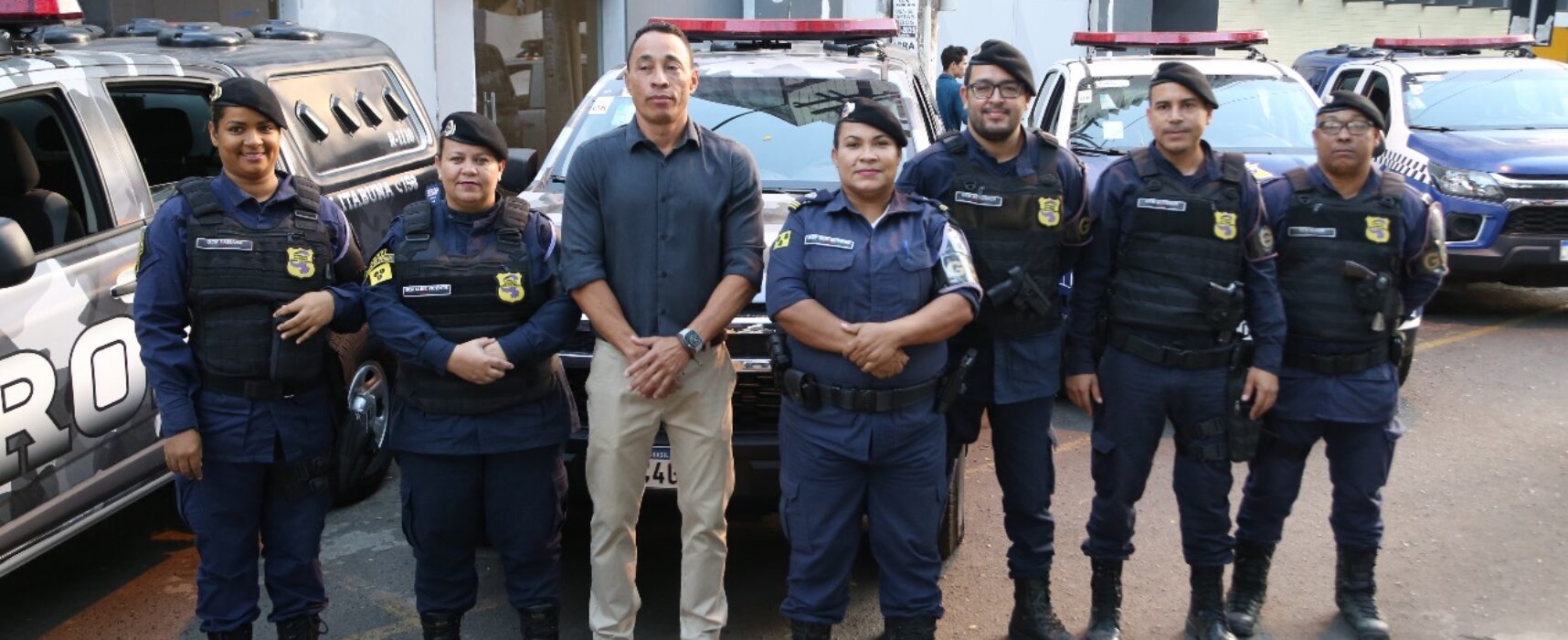 Prefeito Augusto Castro entrega cinco novas viaturas à Guarda Civil Municipal