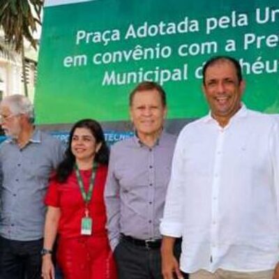 Prefeito Mário Alexandre e vice-prefeito Bebeto Galvão vistoriam obra na Praça Pedro Mattos