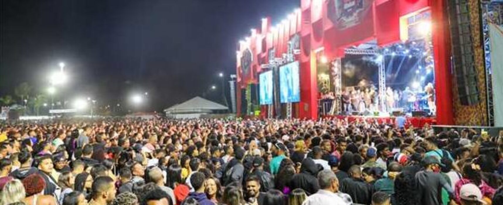 Viva Ilhéus bate recorde de público e reúne mais de 100 mil pessoas na Avenida Soares Lopes