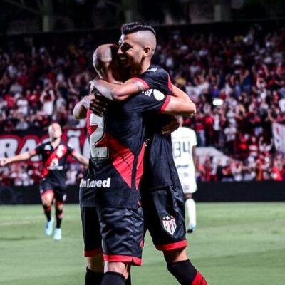 Atlético-GO vence e sai na frente do Corinthians na Copa do Brasil