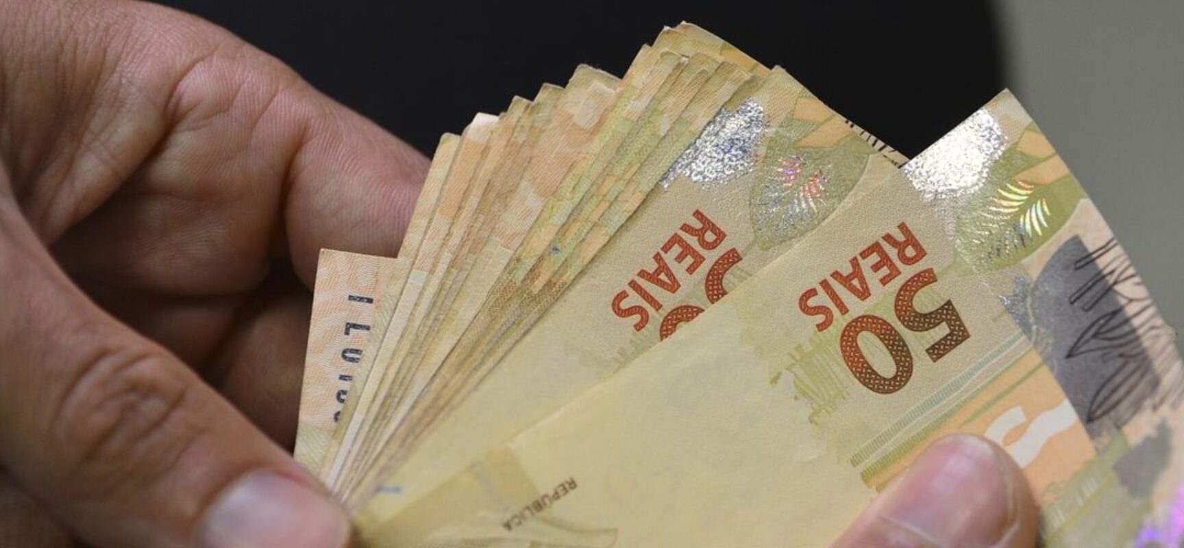 Beneficiários com NIS final 2 recebem hoje Auxílio Brasil