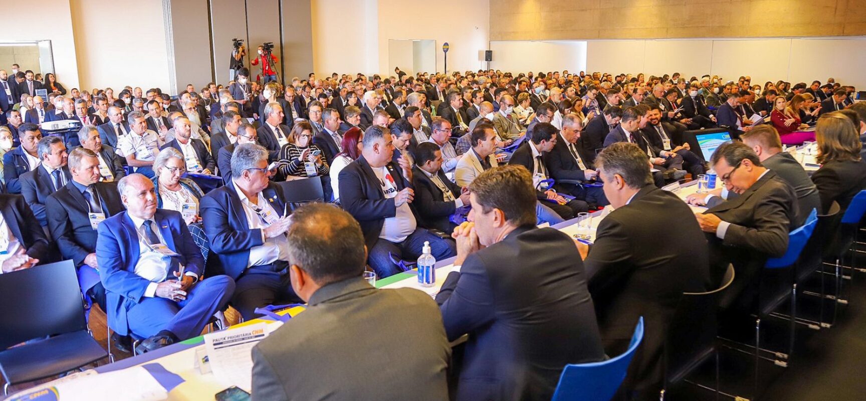 Em reunião com Bolsonaro, prefeitos cobram compensação por perdas de R$73 bilhões