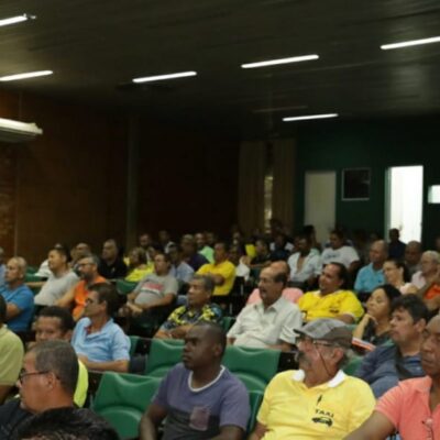 Governo pede a prefeituras cadastro de taxistas para pagar benefício