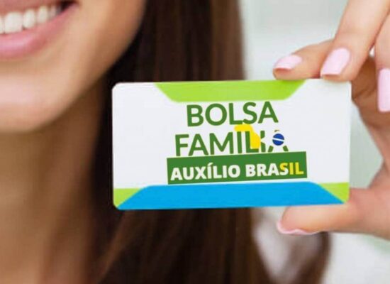 Governo vai gastar R$ 93 milhões para substituir marca do Bolsa Família em cartões