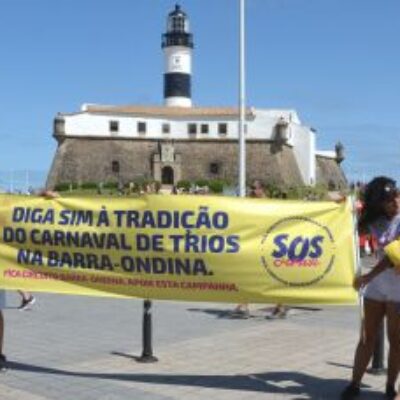 Grupo se manifesta contra mudança no Carnaval de Salvador