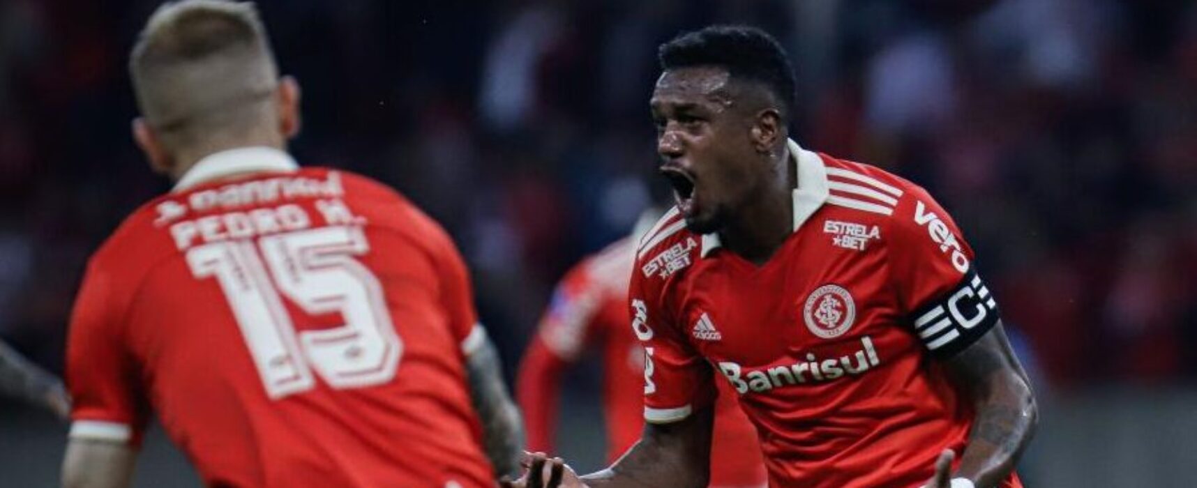 Inter marca nos acréscimos e vence o América-MG no Brasileirão