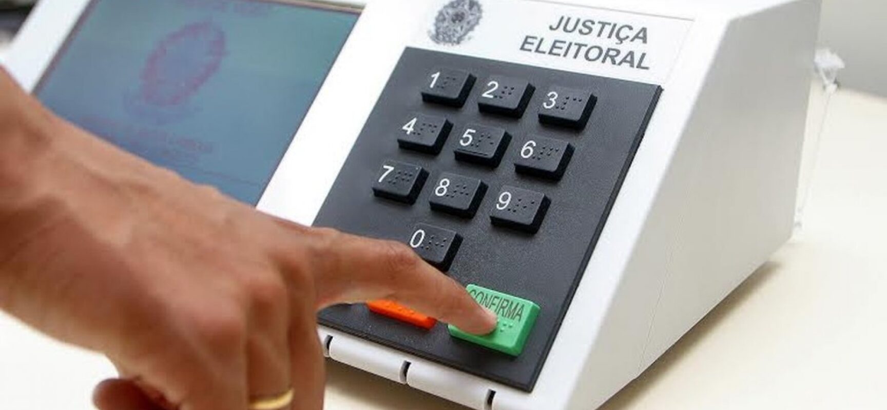 Ministro da Defesa propõe “votação paralela” com cédula de papel para teste no dia da eleição