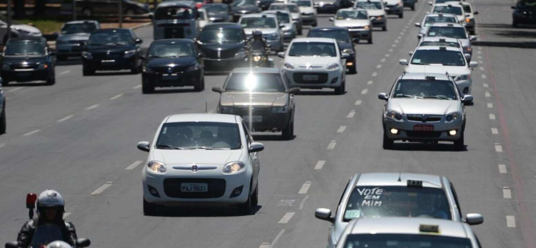 MP libera R$ 10,9 bi para auxílios a caminhoneiros e taxistas