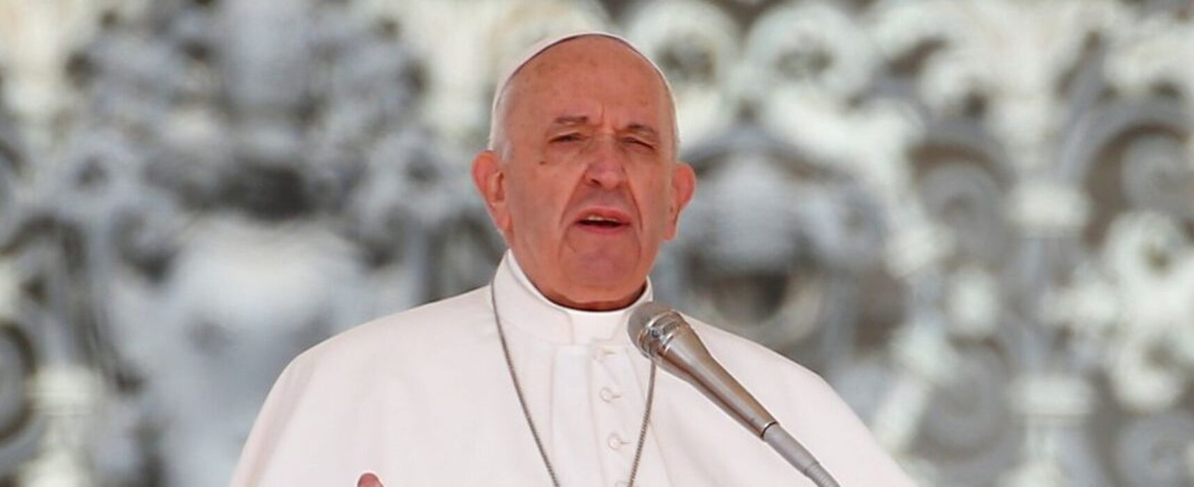 Papa diz que clima extremo é “coro de angústia” da Terra