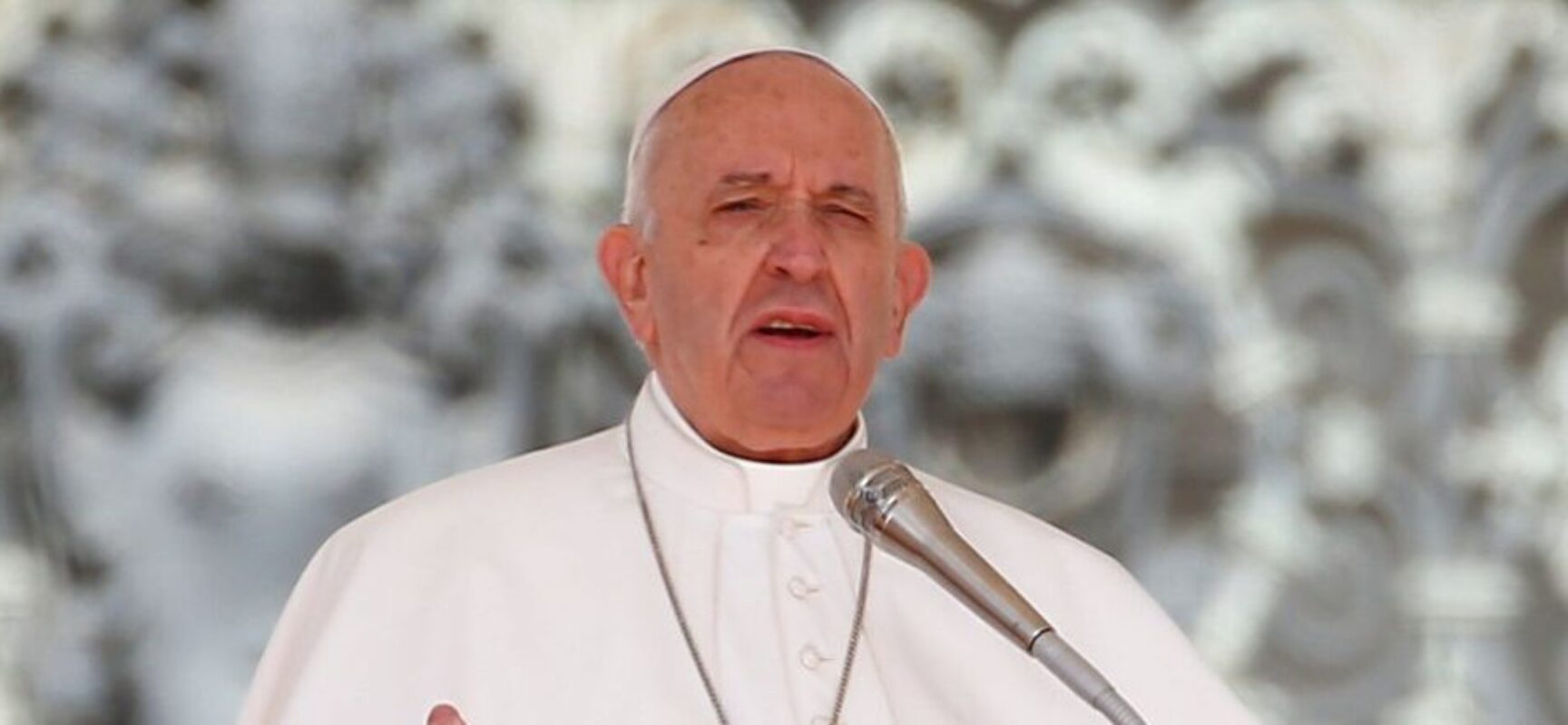 Papa diz que clima extremo é “coro de angústia” da Terra