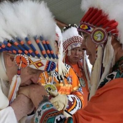 Papa pede desculpas no Canadá por “mal deplorável” causado por escolas