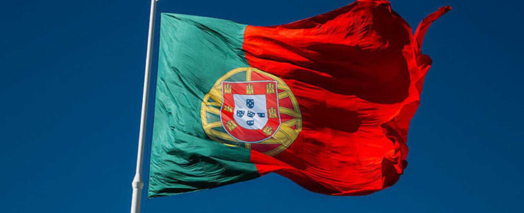 Parlamento português aprova regras que facilitam entrada de brasileiros no país
