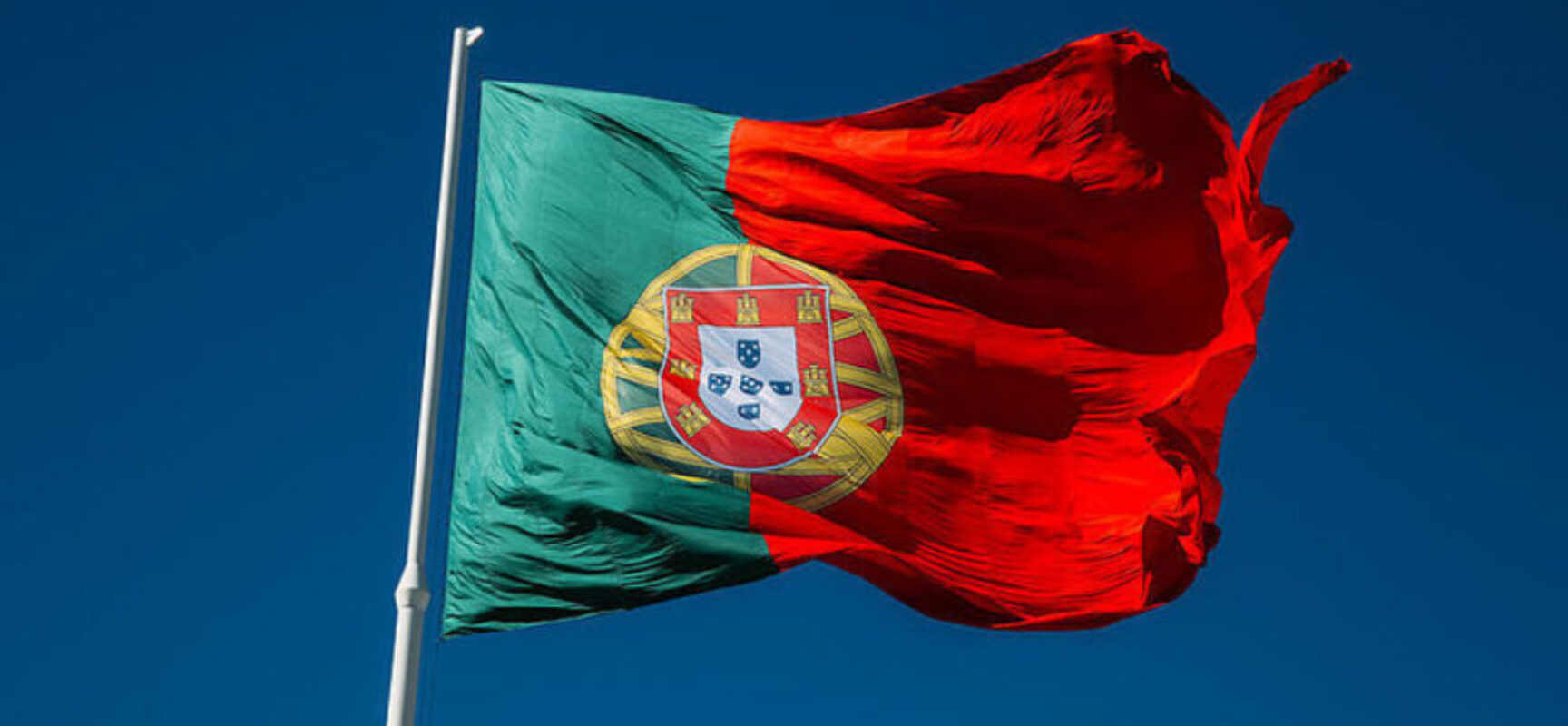 Parlamento português aprova regras que facilitam entrada de brasileiros no país