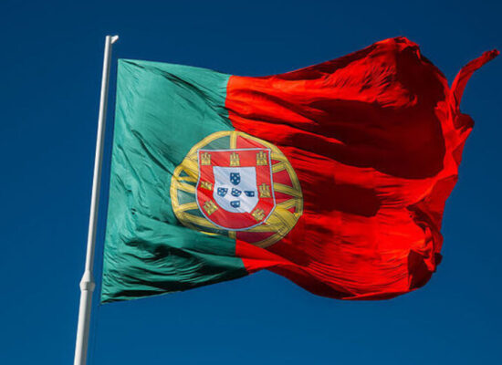 Parlamento português aprova regras que facilitam entrada de brasileiros no país