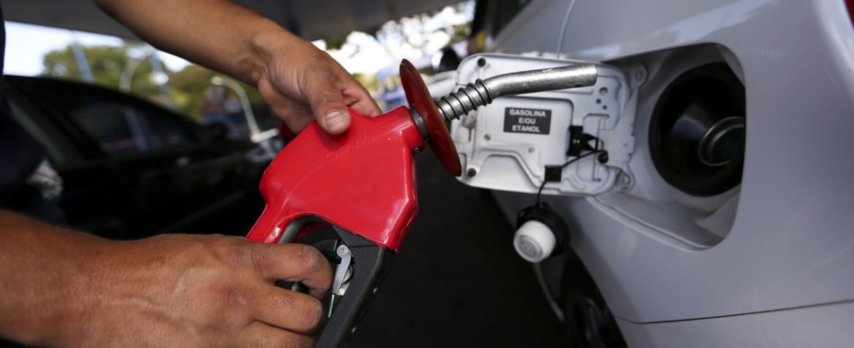 Preço médio do litro da gasolina cai novamente e vai a R$ 5,25, segundo ANP