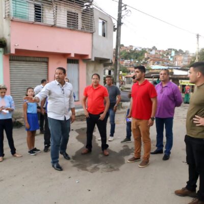 Prefeito Augusto Castro anuncia obras de requalificação da Escola Municipal Pedro Jerônimo ao vistoriar urbanização do bairro