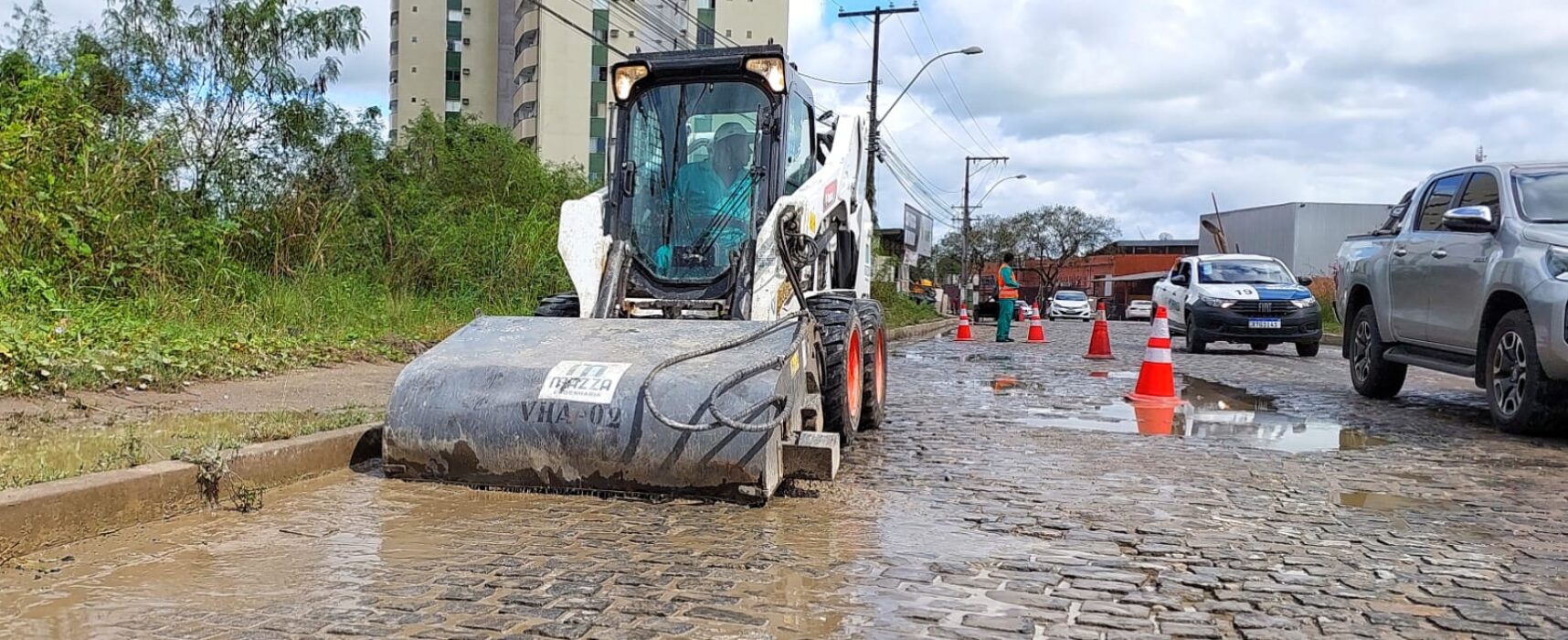 Prefeitura acelera obras de requalificação do prolongamento da Avenida Manoel Chaves