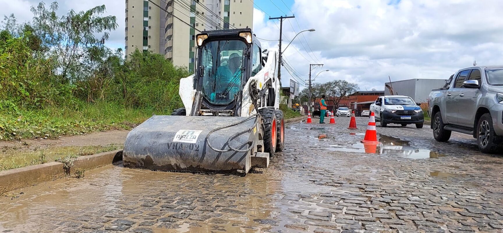 Prefeitura acelera obras de requalificação do prolongamento da Avenida Manoel Chaves