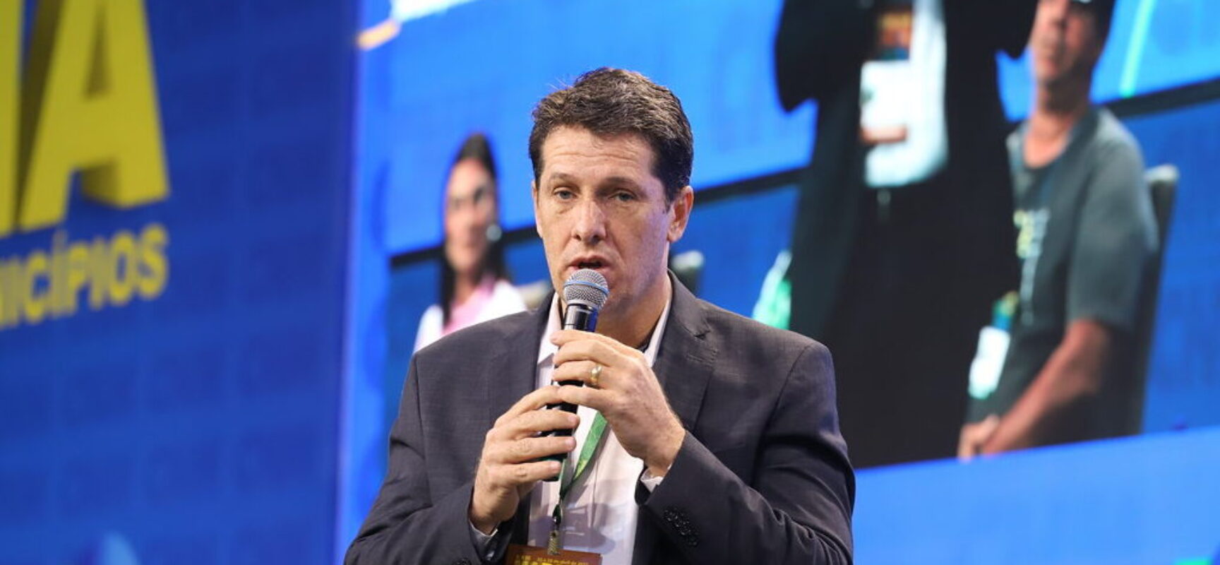 PSB articula chegada de deputados e de prefeito do interior baiano na janela partidária