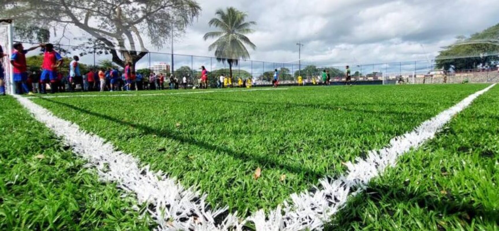Governador Rui Costa e prefeito Augusto Castro entregam Areninha da Fernando Cordier