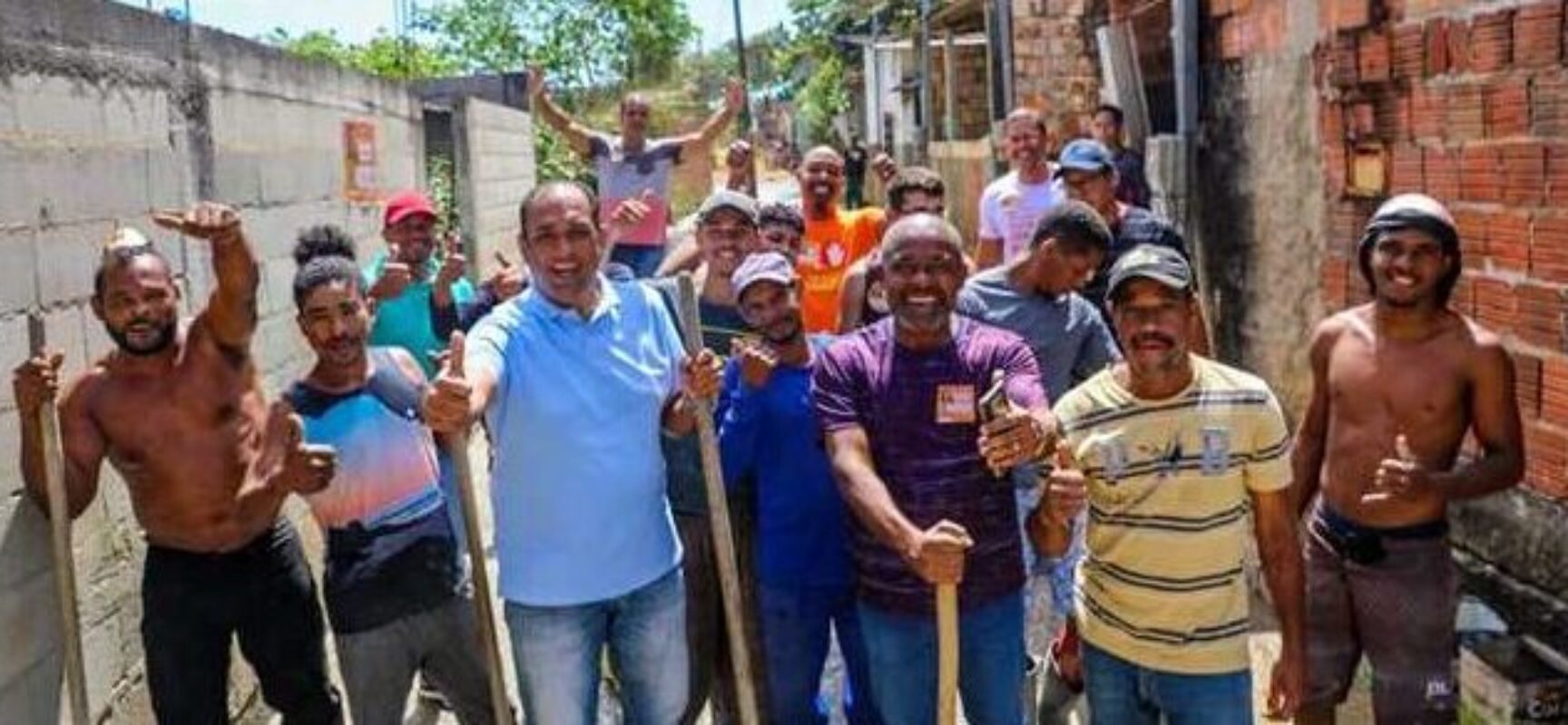 Prefeito Mário Alexandre confere pavimentação comunitária no bairro Nossa Senhora da Vitória