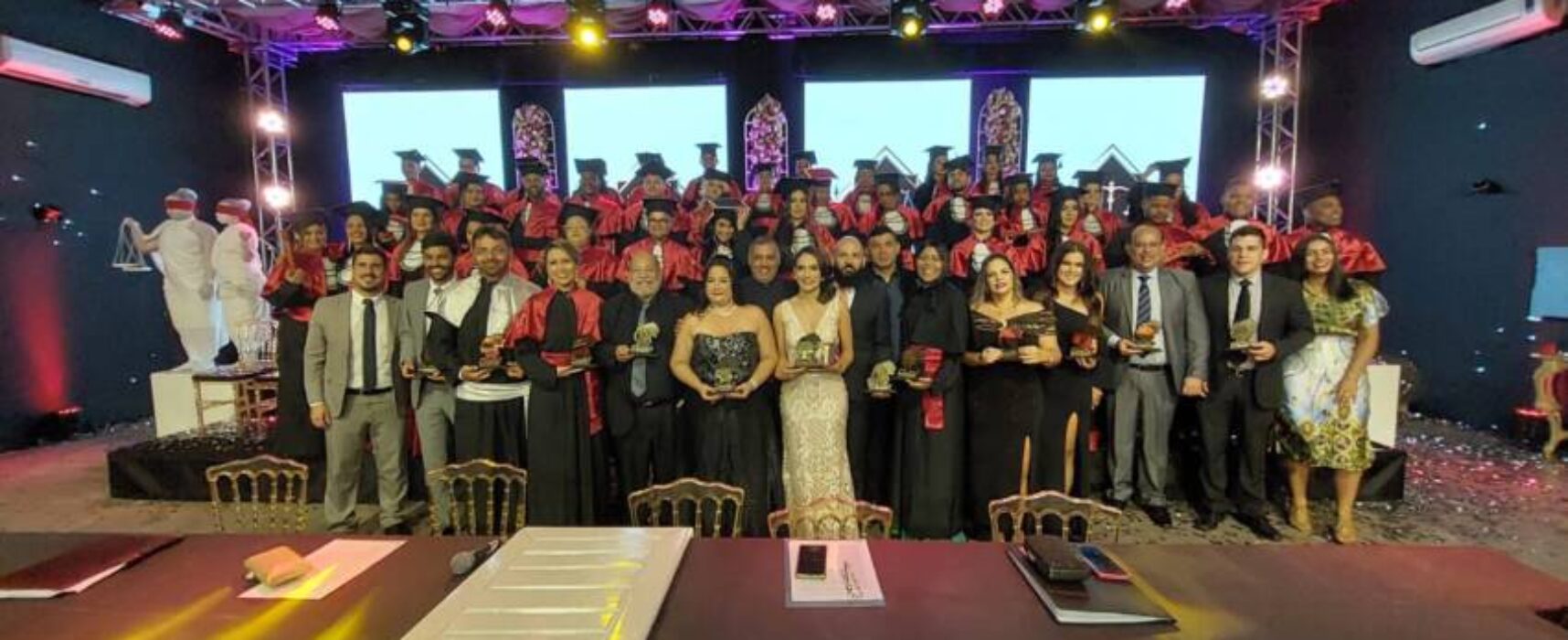 Formatura reuniu turmas de Direito das Faculdades de Ilhéus e Madre Thaís