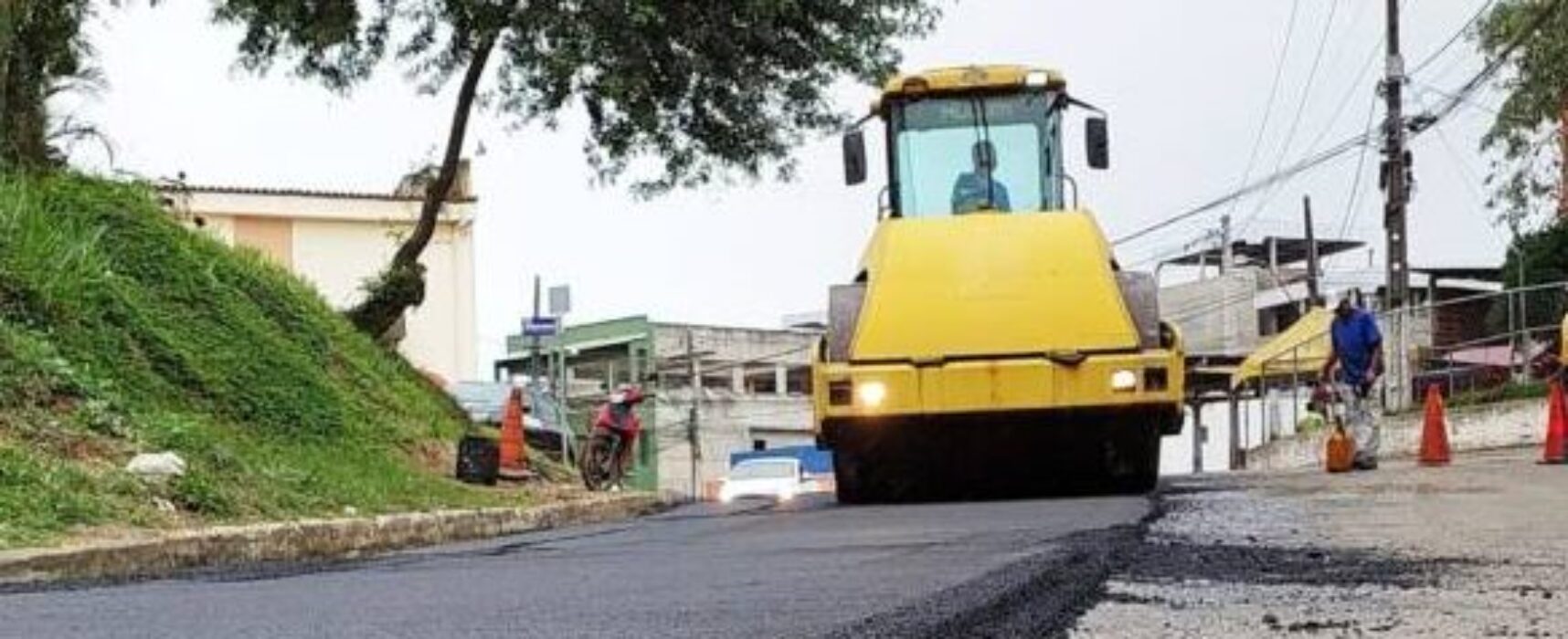 Prefeitura executa recapeamento da Rua de Mutuns e da praça do Santa Inês