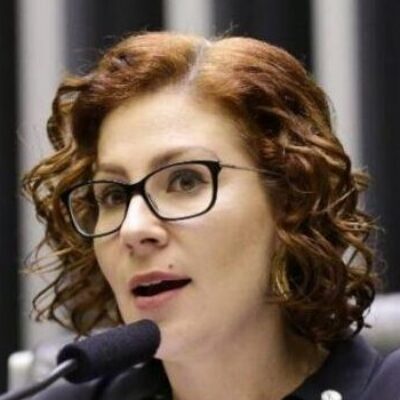 “Se o Judiciário deu golpe ao soltar Lula, por que não pode dar na urna?”, questiona Carla Zambelli